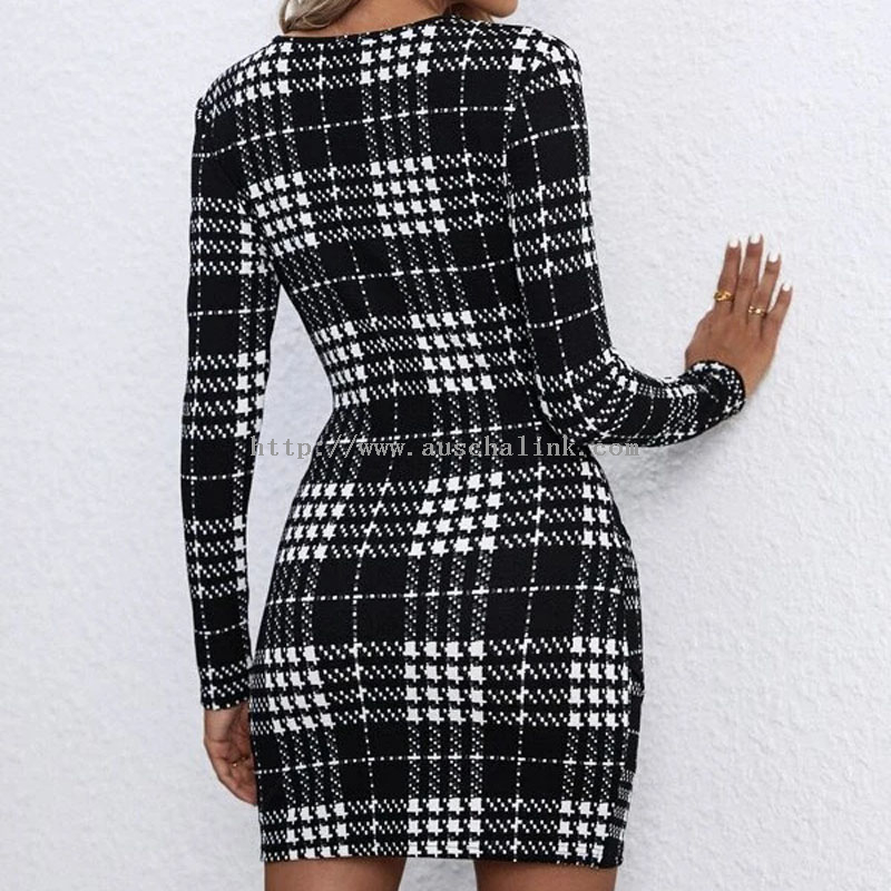 New Long-sleeved Black And White Plaid V-neck Stretch Height Professional Dress for Women